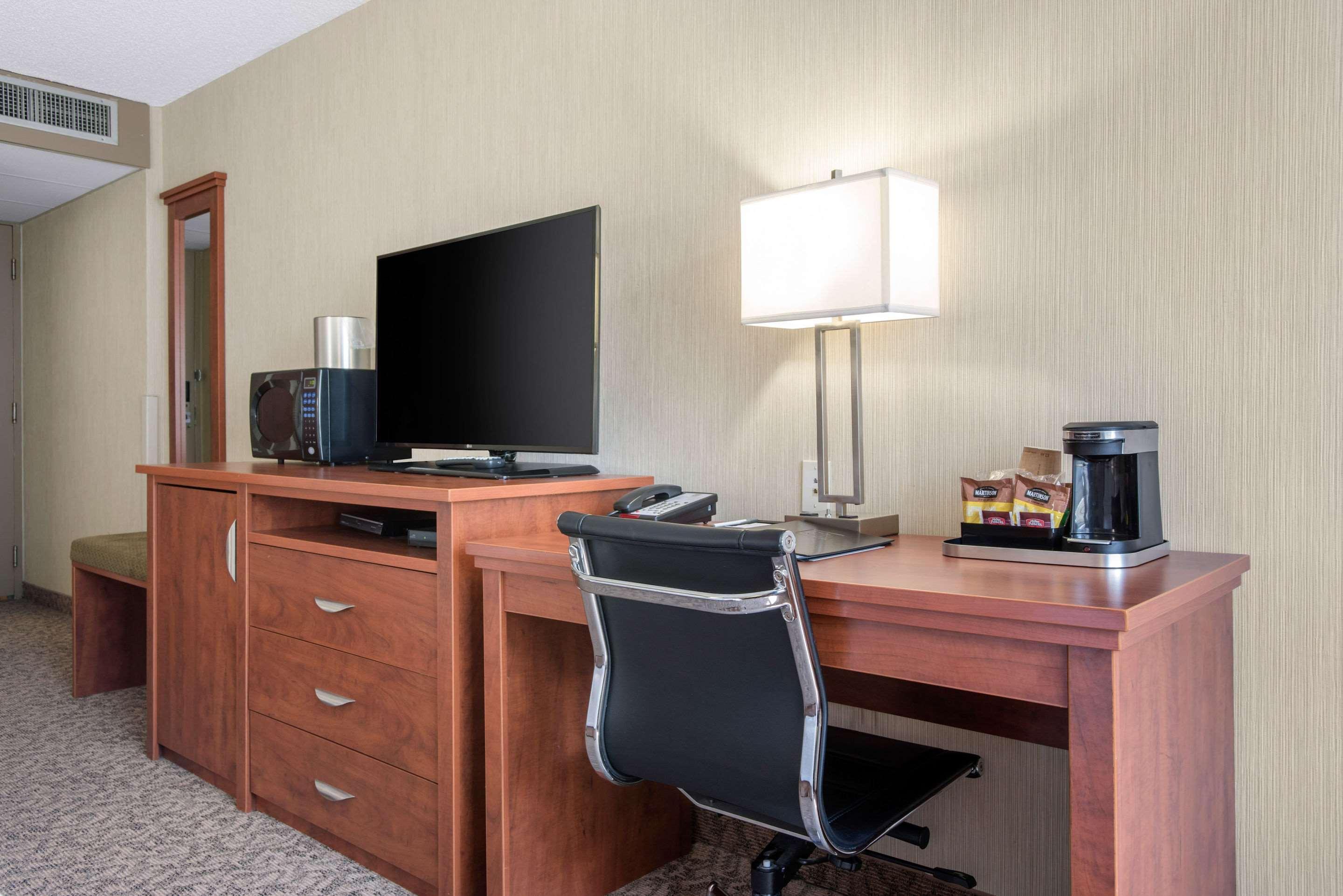 แคลเรียน โฮเต็ล แอนด์ สวีทส์ Hotel แบรนดอน ภายนอก รูปภาพ