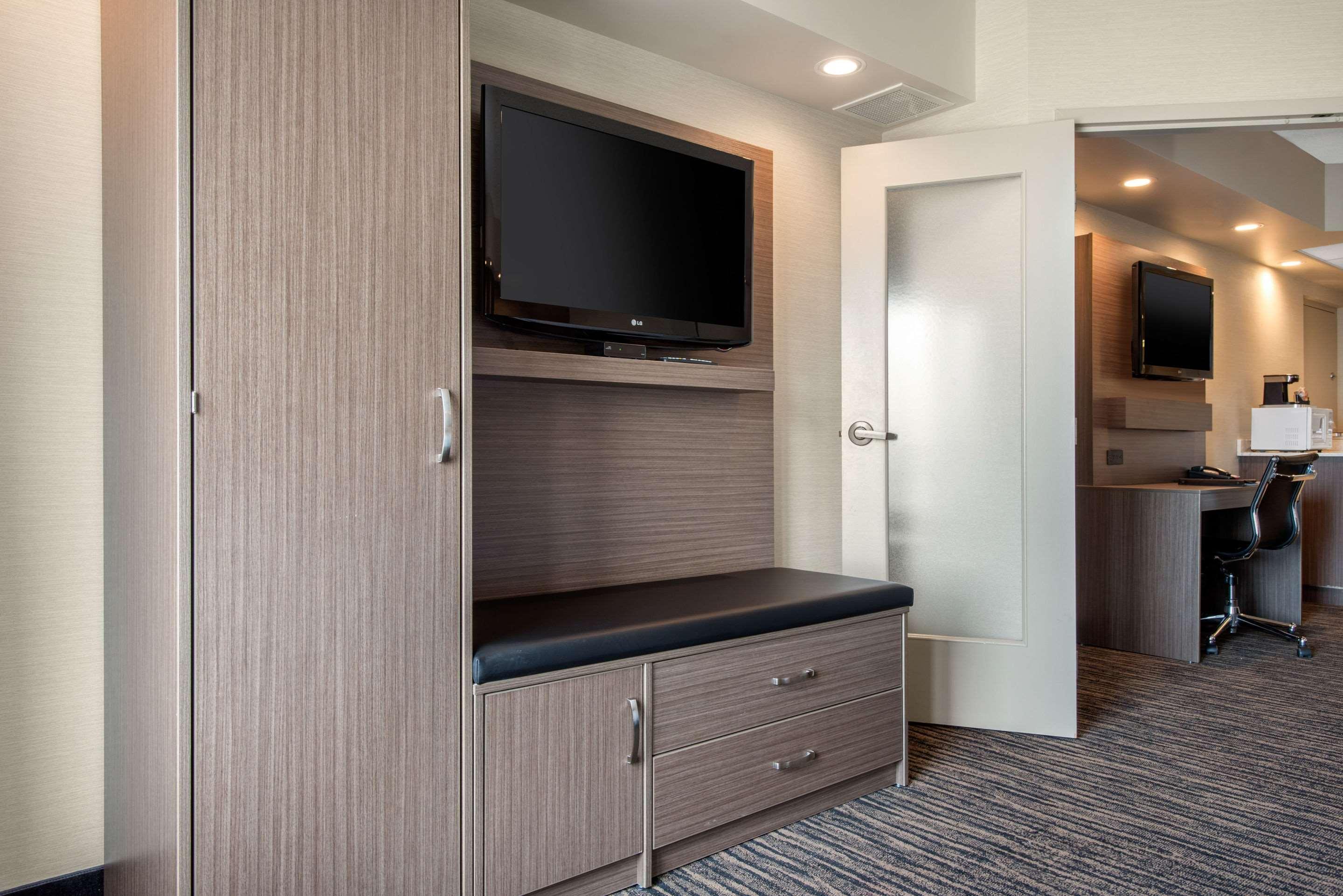 แคลเรียน โฮเต็ล แอนด์ สวีทส์ Hotel แบรนดอน ภายนอก รูปภาพ