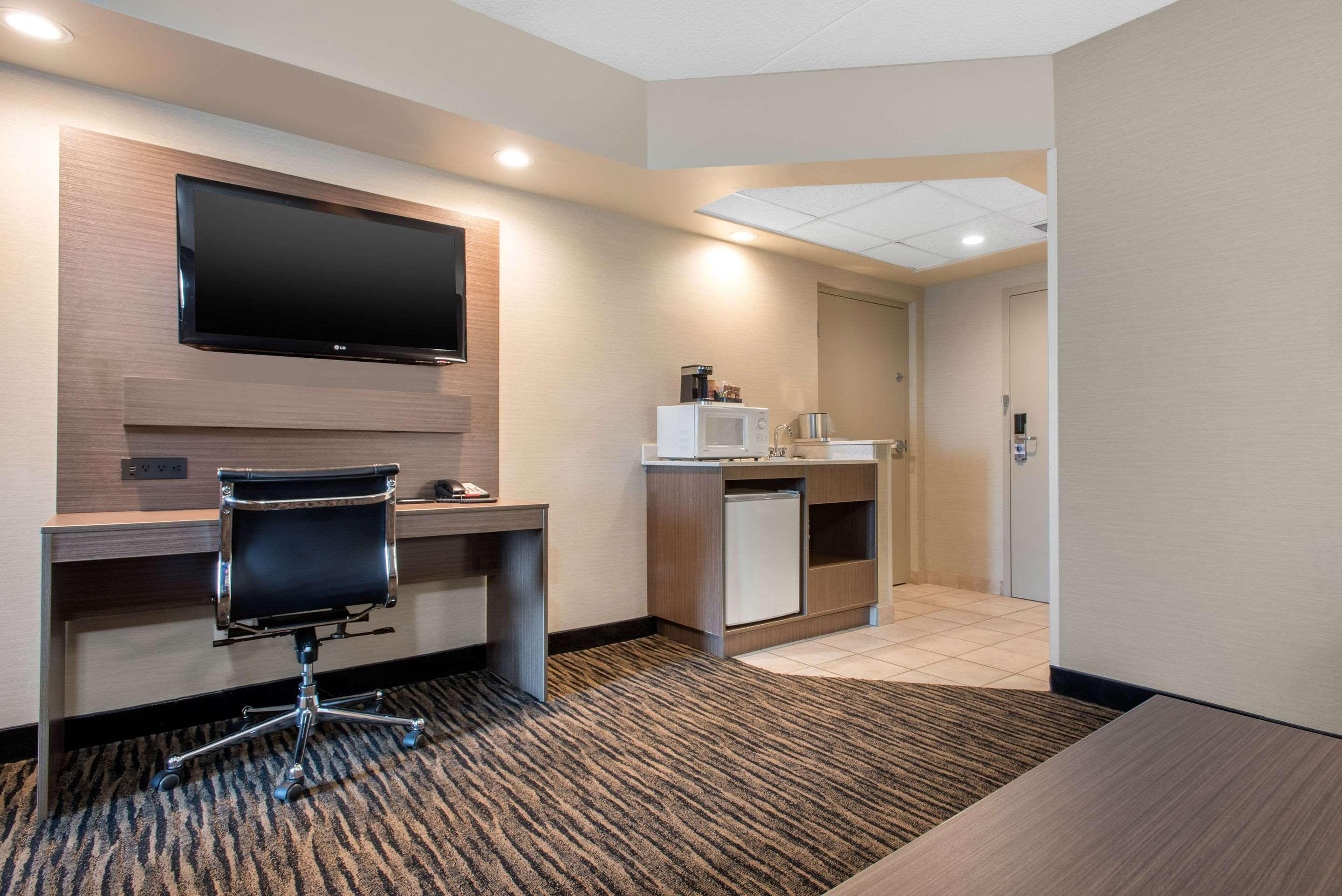 แคลเรียน โฮเต็ล แอนด์ สวีทส์ Hotel แบรนดอน ภายนอก รูปภาพ