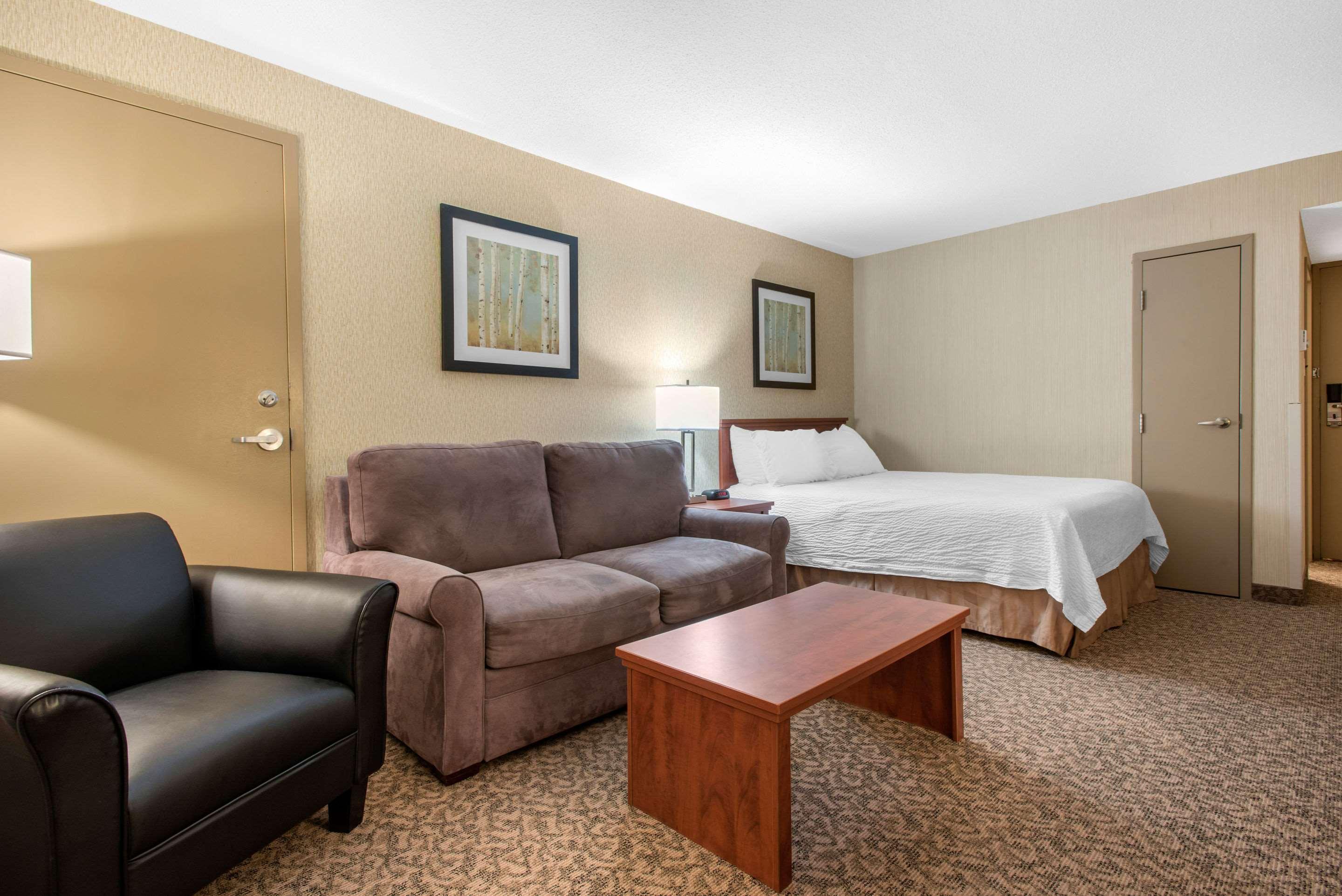 แคลเรียน โฮเต็ล แอนด์ สวีทส์ Hotel แบรนดอน ภายนอก รูปภาพ