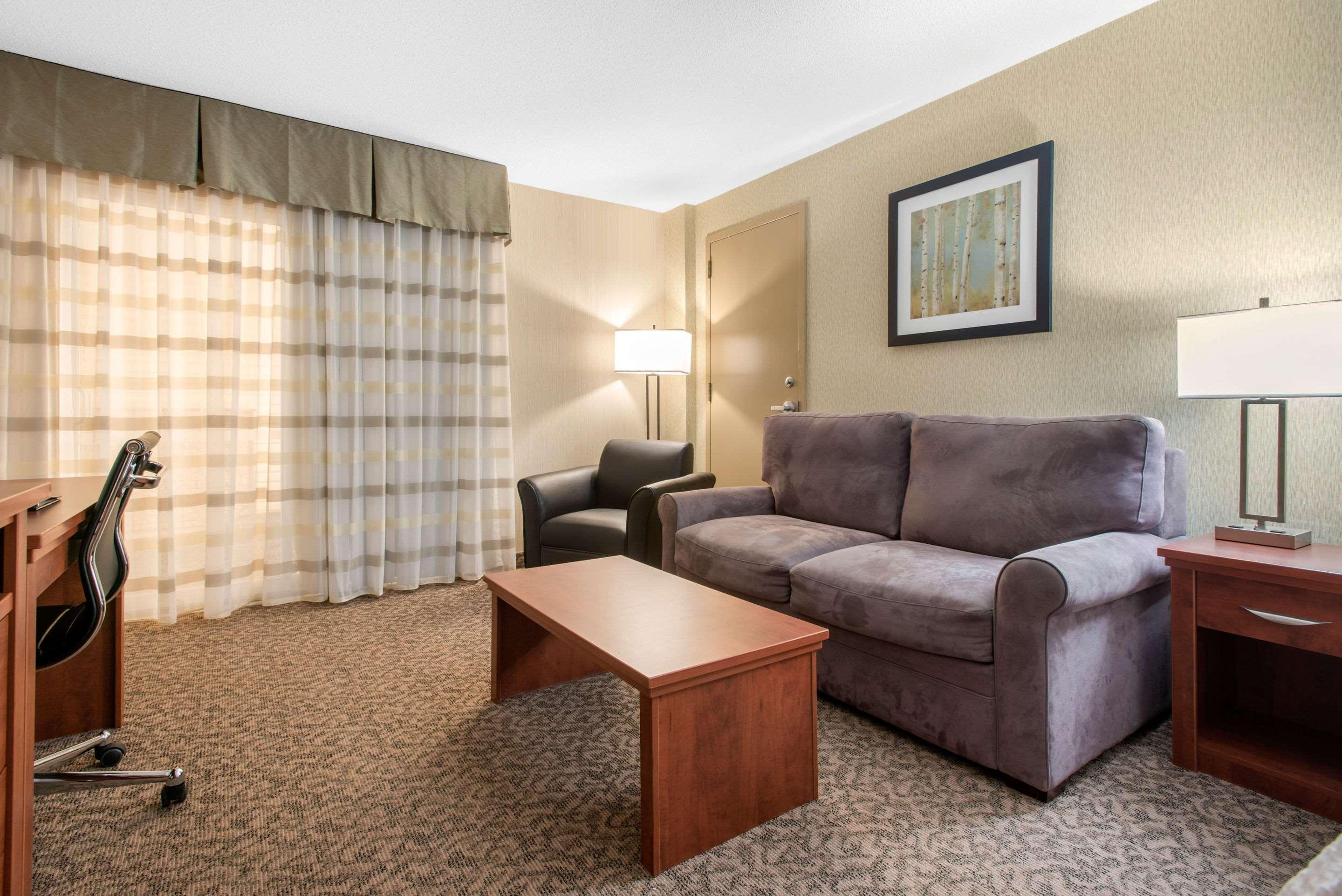 แคลเรียน โฮเต็ล แอนด์ สวีทส์ Hotel แบรนดอน ภายนอก รูปภาพ