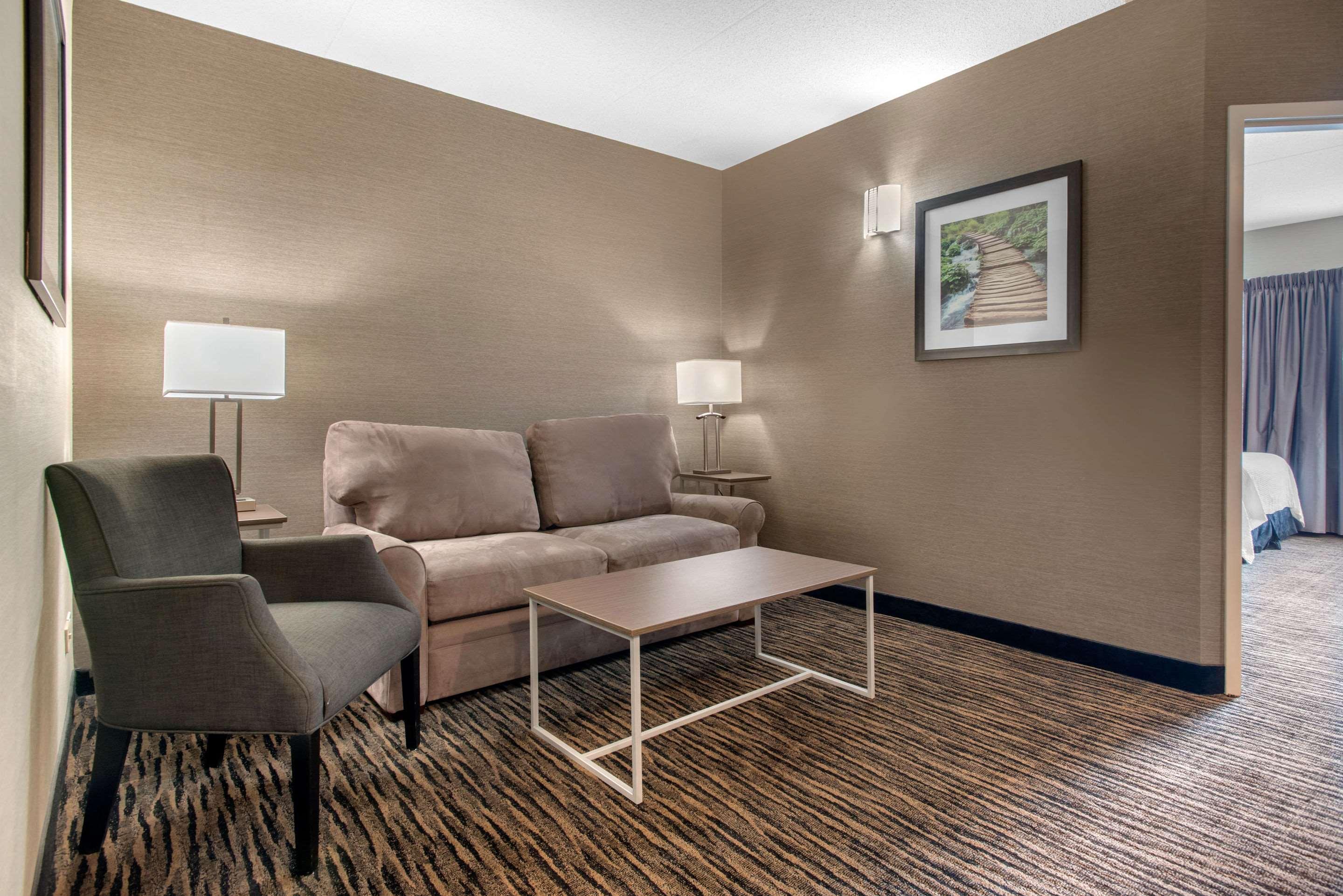 แคลเรียน โฮเต็ล แอนด์ สวีทส์ Hotel แบรนดอน ภายนอก รูปภาพ