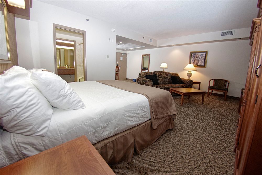 แคลเรียน โฮเต็ล แอนด์ สวีทส์ Hotel แบรนดอน ภายนอก รูปภาพ